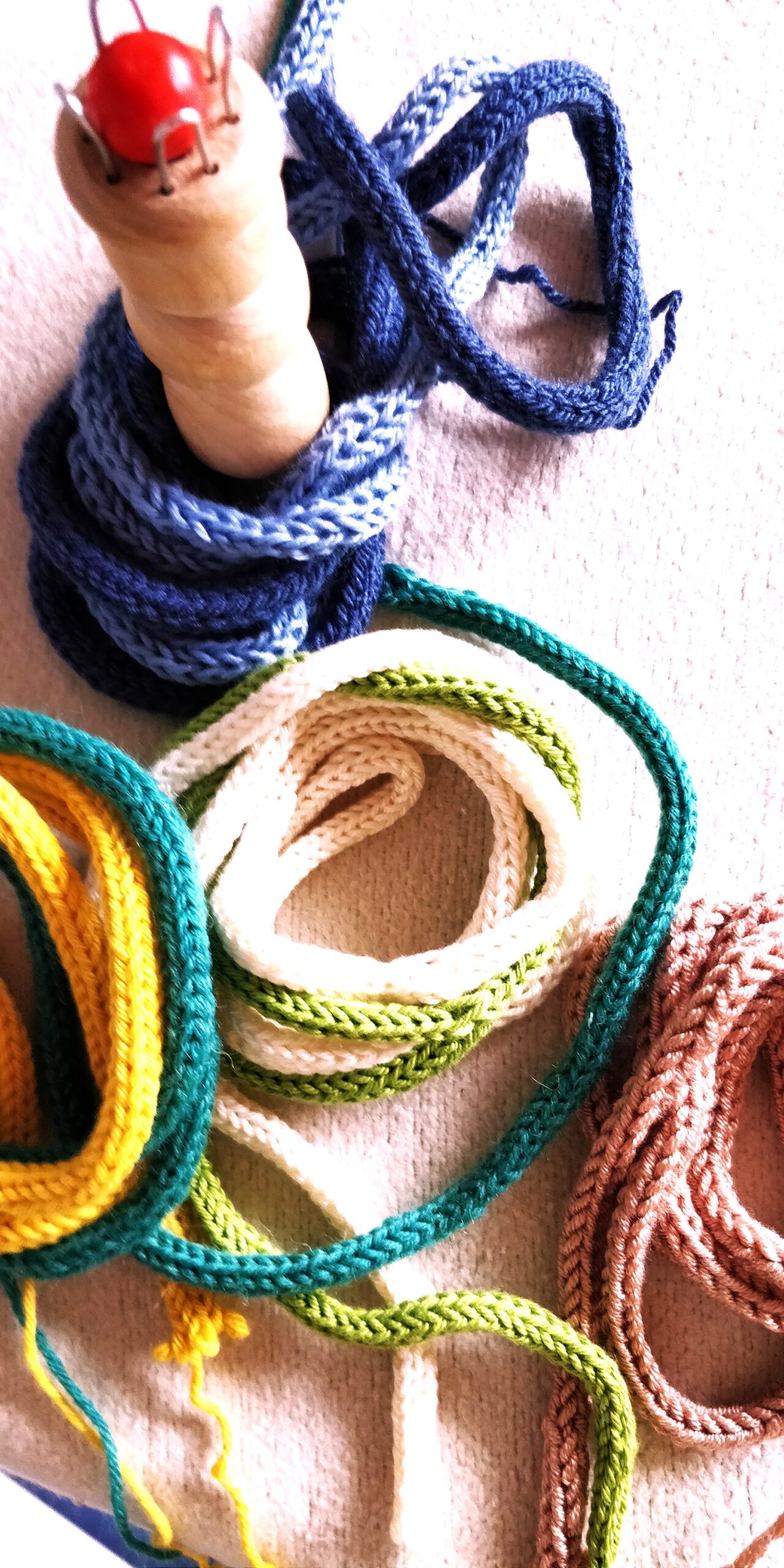 Kreative Strickliesel Ideen Anleitungen Und Inspiration Alltagsbox kreative-strickliesel-ideen-anleitungen-und-inspiration-alltagsbox