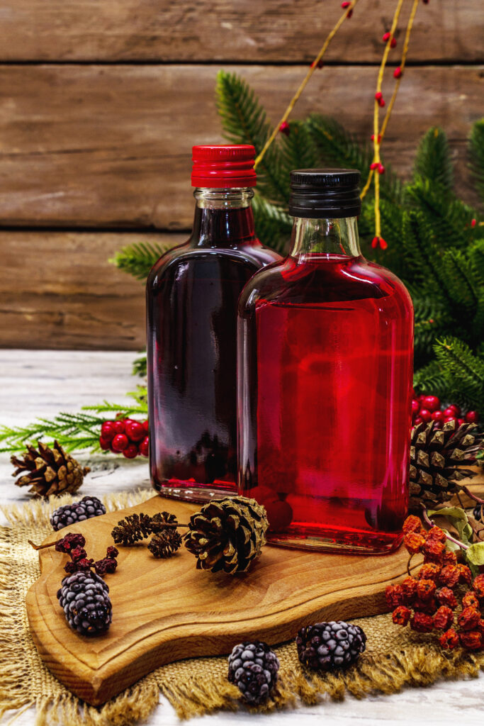 Schritt-für-Schritt Anleitung für Tannenspitzen- Brombeer- und Heidelbeerlikör