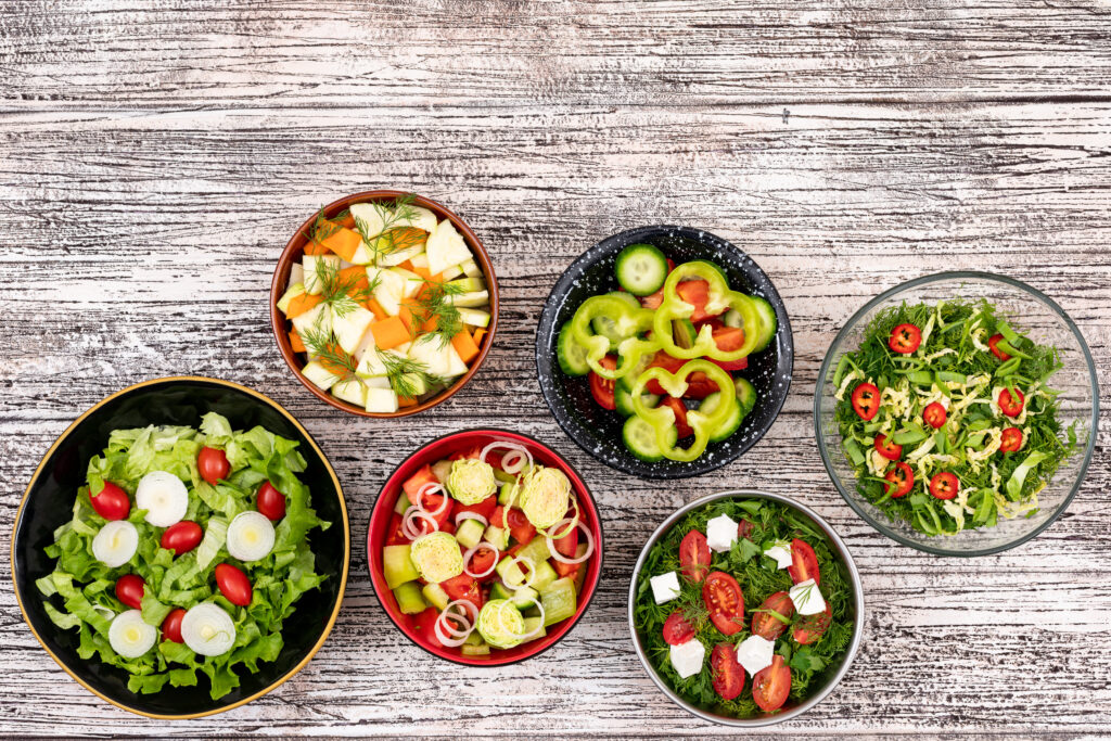 10 leichte Sommersalate zum Grillen – frische Rezeptideen für warme Sommertage